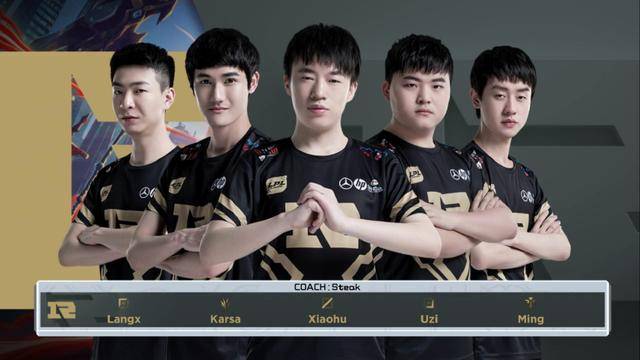 显示出他在 显示出他在