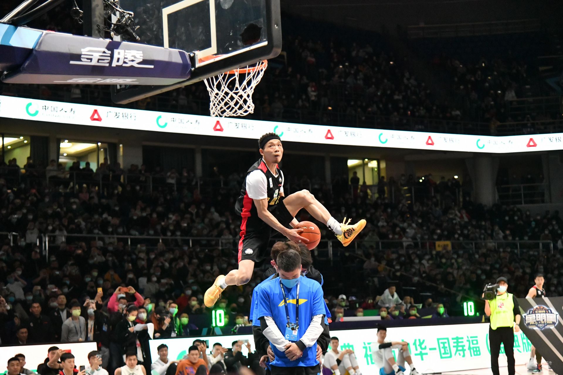 此举无疑为 此举无疑为